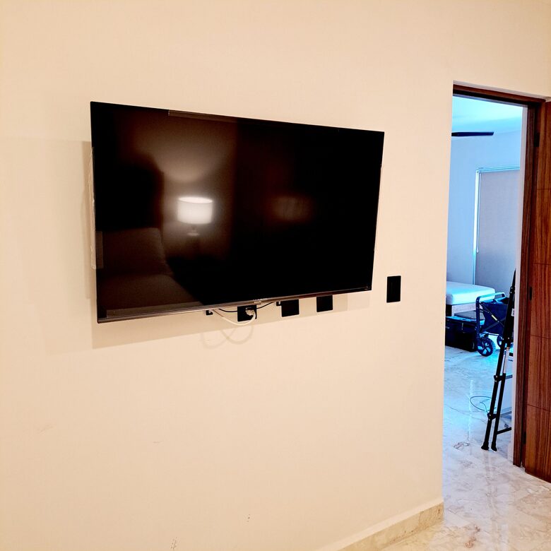 Guest Bedroom TV Upstairs