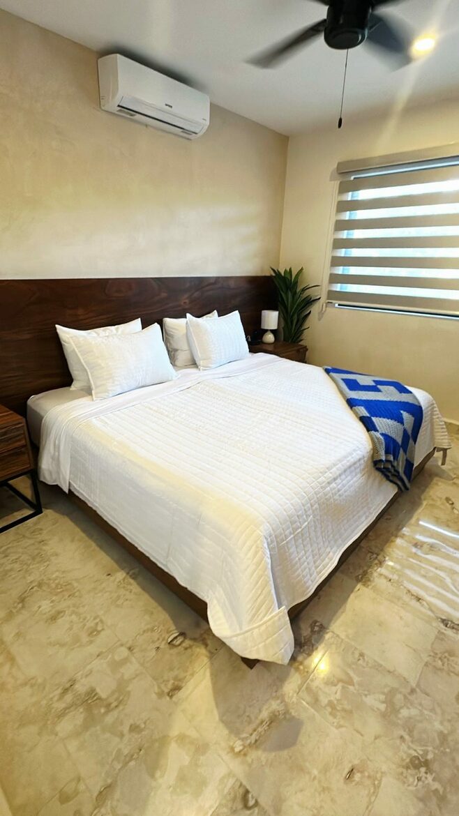 Downstairs Left (South) Room King Setup