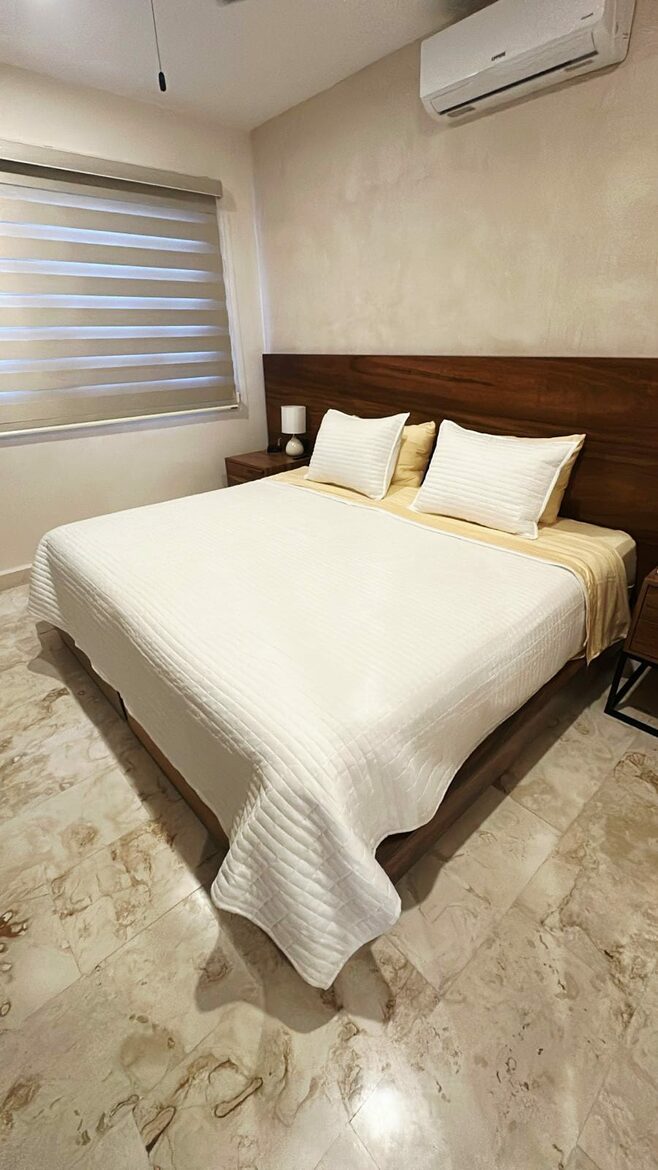 Downstairs Right (North) Room King Setup