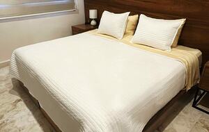 Downstairs Right (North) Room King Setup