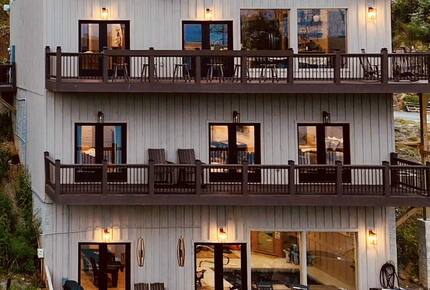 Smoky Mountain Lakeview Lodge | Indoor Pool & Private Dock - Sevierville, Tennessee