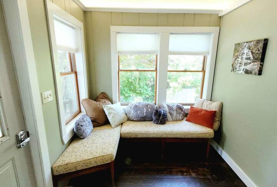 Single Level Historic District Retreat Walkable to Newcastle Dining - Newcastle, Maine