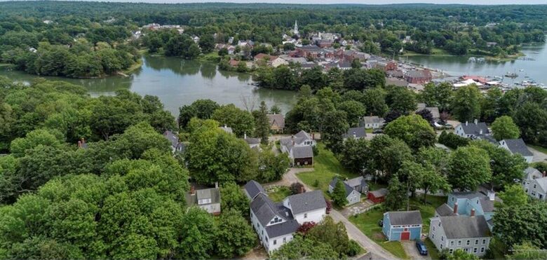 Single Level Historic District Retreat Walkable to Newcastle Dining - Newcastle, Maine
