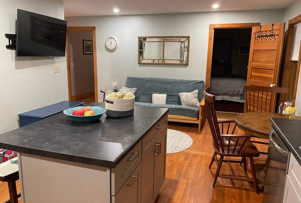 Single Level Historic District Retreat Walkable to Newcastle Dining - Newcastle, Maine