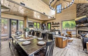 Smoky Mountain Lakeview Lodge | Indoor Pool & Private Dock - Sevierville, Tennessee