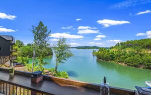 Smoky Mountain Lakeview Lodge | Indoor Pool & Private Dock - Sevierville, Tennessee