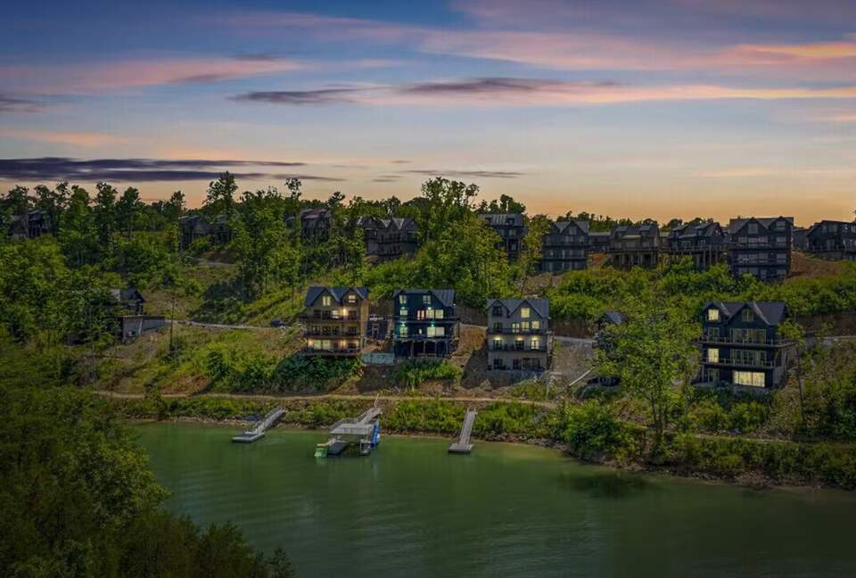 Smoky Mountain Lakeview Lodge | Indoor Pool & Private Dock - Sevierville, Tennessee