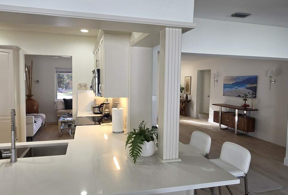 Bright & Airy Boca Retreat Near the Ocean - Boca Raton, Florida