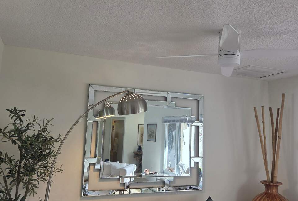 Bright & Airy Boca Retreat Near the Ocean - Boca Raton, Florida