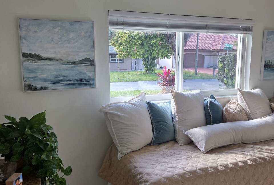 Bright & Airy Boca Retreat Near the Ocean - Boca Raton, Florida