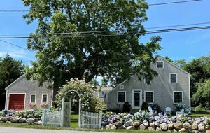 Classic Cape Retreat Near Sea Street Beach - East Dennis, Massachusetts