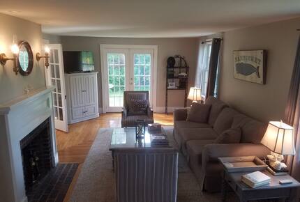 Classic Cape Retreat Near Sea Street Beach - East Dennis, Massachusetts