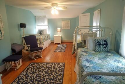 Classic Cape Retreat Near Sea Street Beach - East Dennis, Massachusetts