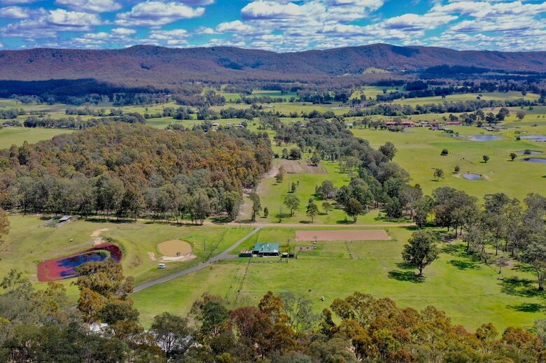 Hunter Valley Farmhouse Escape on 80 Acres - Congewai, Australia