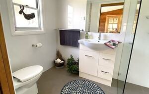 Hunter Valley Farmhouse Escape on 80 Acres - Congewai, Australia