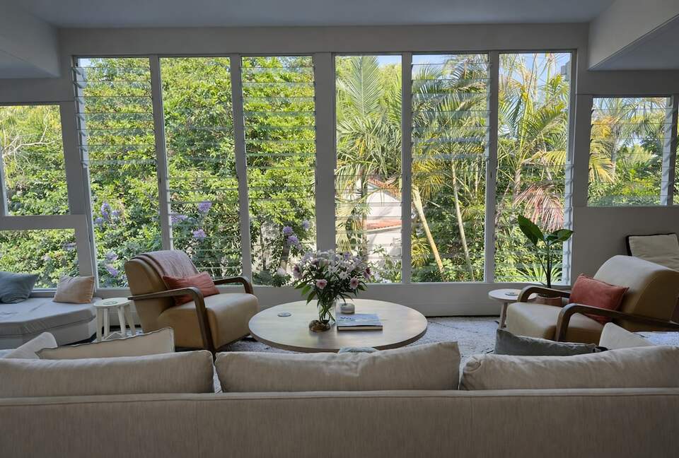 Ocean-Whisper Coastal Retreat in Sunshine Beach - Sunshine Beach, Australia