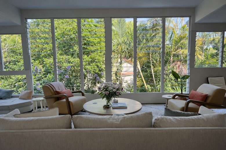 Ocean-Whisper Coastal Retreat in Sunshine Beach - Sunshine Beach, Australia