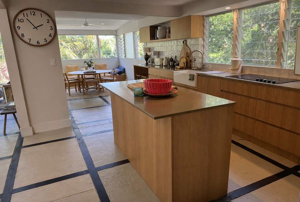 Ocean-Whisper Coastal Retreat in Sunshine Beach - Sunshine Beach, Australia