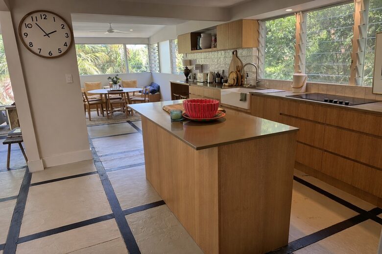 Ocean-Whisper Coastal Retreat in Sunshine Beach - Sunshine Beach, Australia