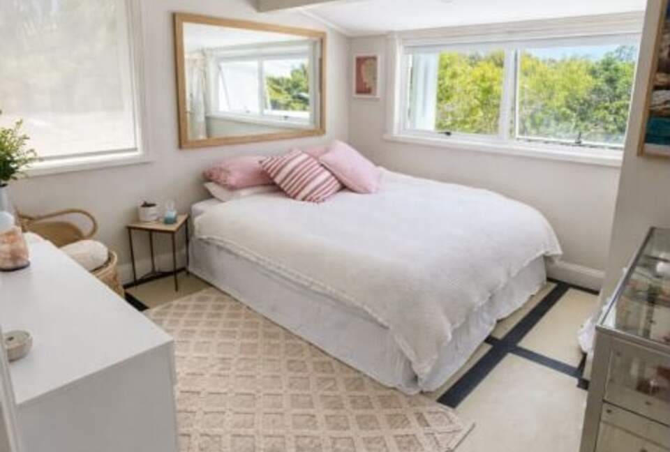 Ocean-Whisper Coastal Retreat in Sunshine Beach - Sunshine Beach, Australia