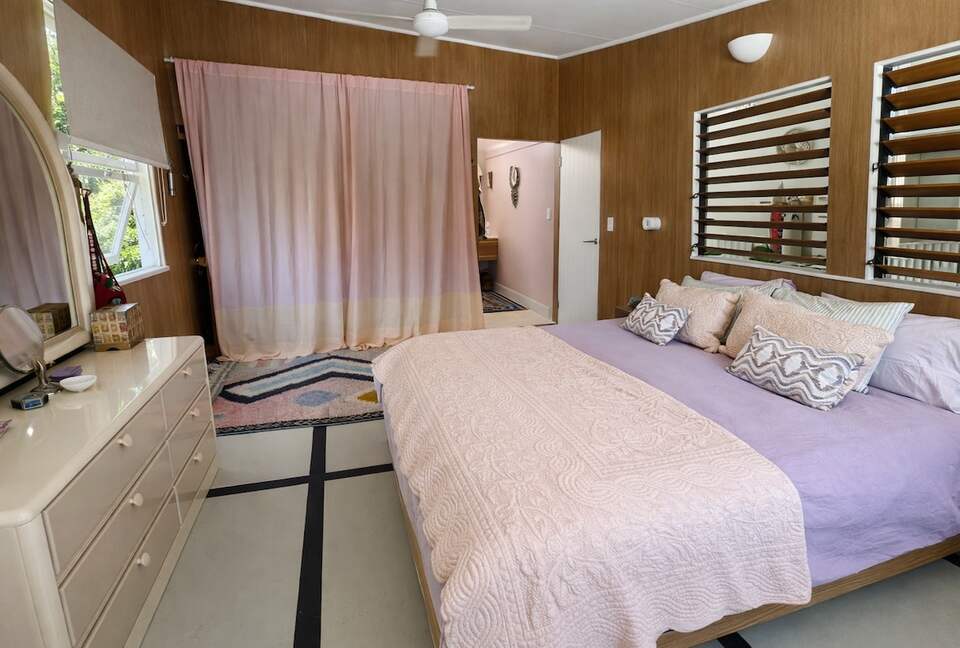 Ocean-Whisper Coastal Retreat in Sunshine Beach - Sunshine Beach, Australia