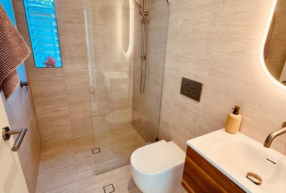 Ocean-Whisper Coastal Retreat in Sunshine Beach - Sunshine Beach, Australia