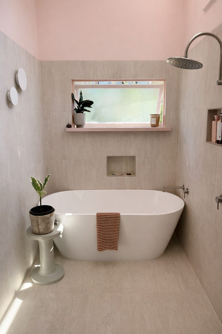 Ocean-Whisper Coastal Retreat in Sunshine Beach - Sunshine Beach, Australia