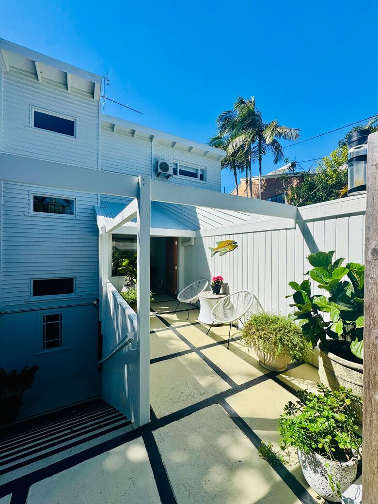 Ocean-Whisper Coastal Retreat in Sunshine Beach - Sunshine Beach, Australia