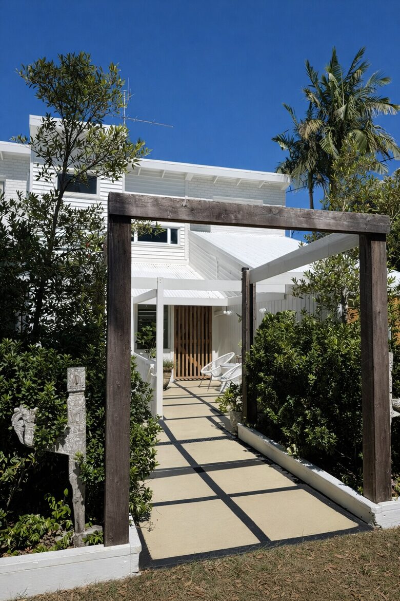 Ocean-Whisper Coastal Retreat in Sunshine Beach - Sunshine Beach, Australia