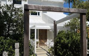 Ocean-Whisper Coastal Retreat in Sunshine Beach - Sunshine Beach, Australia