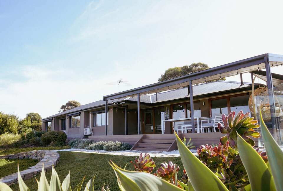 Miravino Vineyard Retreat with Sauna & Spa - McLaren Vale, Australia