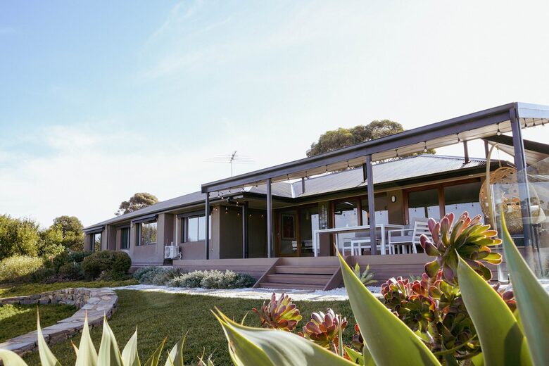 Miravino Vineyard Retreat with Sauna & Spa - McLaren Vale, Australia