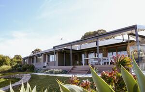 Miravino Vineyard Retreat with Sauna & Spa - McLaren Vale, Australia