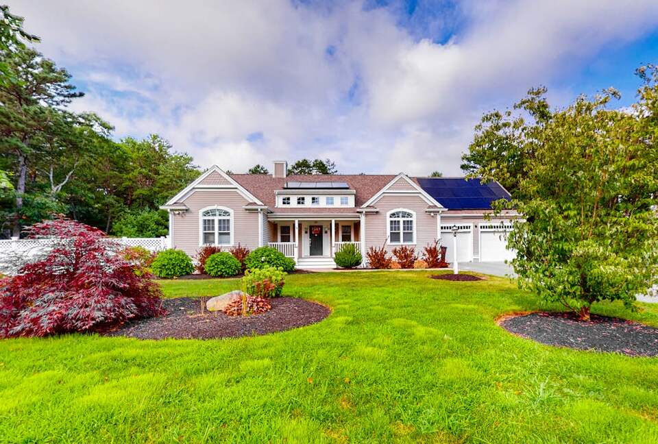 Private Pool and Pickleball Court Retreat in Mashpee’s Parkside Neighborhood - Mashpee, Massachusetts