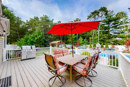 Private Pool and Pickleball Court Retreat in Mashpee’s Parkside Neighborhood - Mashpee, Massachusetts