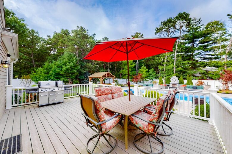 Private Pool and Pickleball Court Retreat in Mashpee’s Parkside Neighborhood - Mashpee, Massachusetts