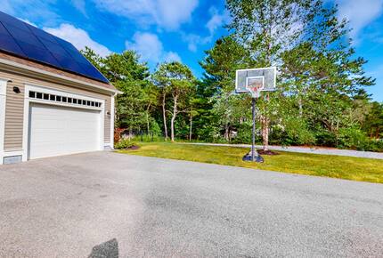 Private Pool and Pickleball Court Retreat in Mashpee’s Parkside Neighborhood - Mashpee, Massachusetts