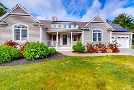 Private Pool and Pickleball Court Retreat in Mashpee’s Parkside Neighborhood - Mashpee, Massachusetts