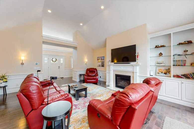 Private Pool and Pickleball Court Retreat in Mashpee’s Parkside Neighborhood - Mashpee, Massachusetts