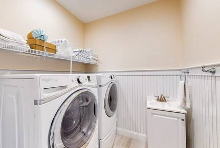 Private Pool and Pickleball Court Retreat in Mashpee’s Parkside Neighborhood - Mashpee, Massachusetts