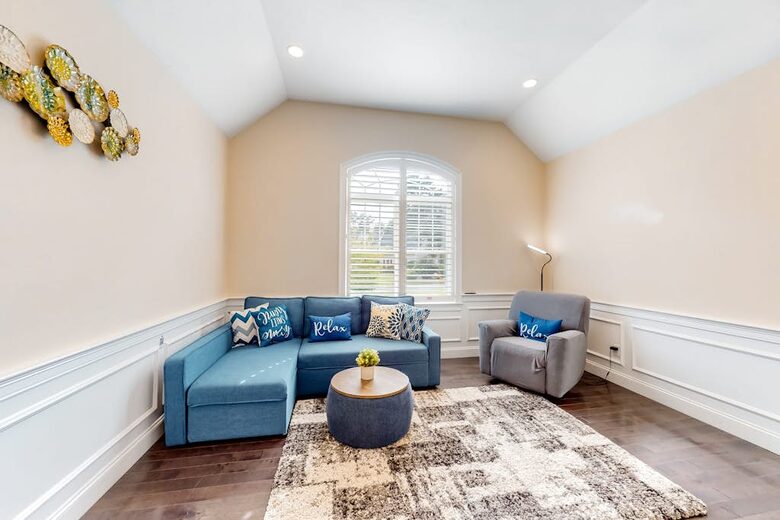 Private Pool and Pickleball Court Retreat in Mashpee’s Parkside Neighborhood - Mashpee, Massachusetts