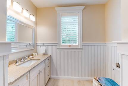 Private Pool and Pickleball Court Retreat in Mashpee’s Parkside Neighborhood - Mashpee, Massachusetts