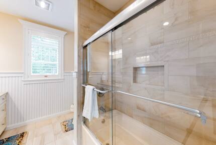 Private Pool and Pickleball Court Retreat in Mashpee’s Parkside Neighborhood - Mashpee, Massachusetts