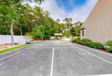 Private Pool and Pickleball Court Retreat in Mashpee’s Parkside Neighborhood - Mashpee, Massachusetts