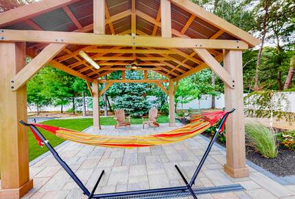 Private Pool and Pickleball Court Retreat in Mashpee’s Parkside Neighborhood - Mashpee, Massachusetts