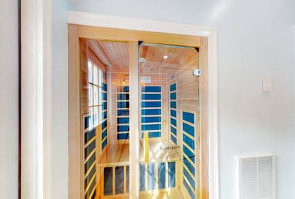 Private Pool and Pickleball Court Retreat in Mashpee’s Parkside Neighborhood - Mashpee, Massachusetts