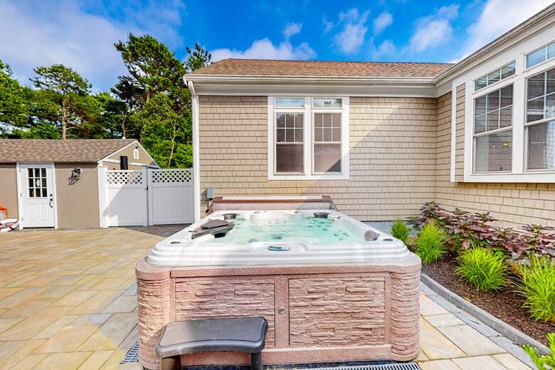 Private Pool and Pickleball Court Retreat in Mashpee’s Parkside Neighborhood - Mashpee, Massachusetts