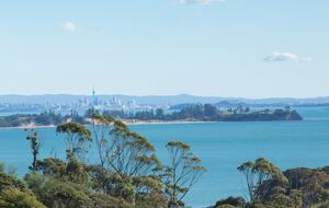 Modern Waiheke Retreat Between Mudbrick & Cable Bay - Waiheke Island, New Zealand