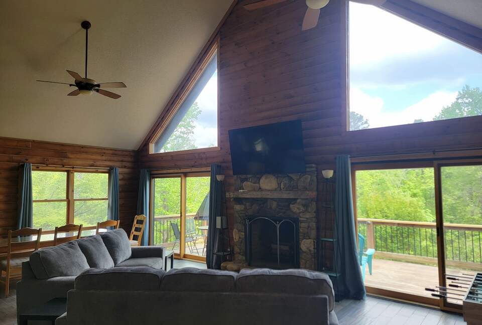 Serene Lakeside Log Cabin Retreat - Anderson, South Carolina