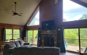 Serene Lakeside Log Cabin Retreat - Anderson, South Carolina